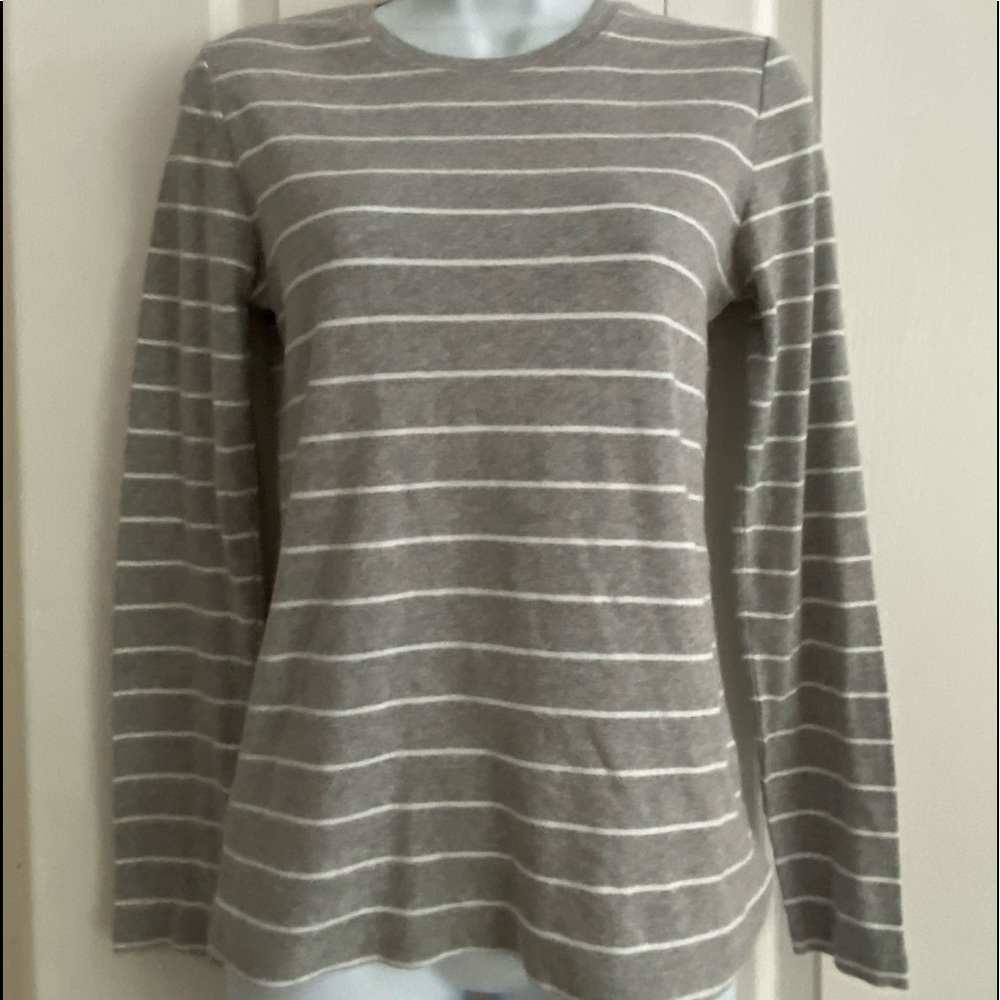 Gap grey striped T-shirt